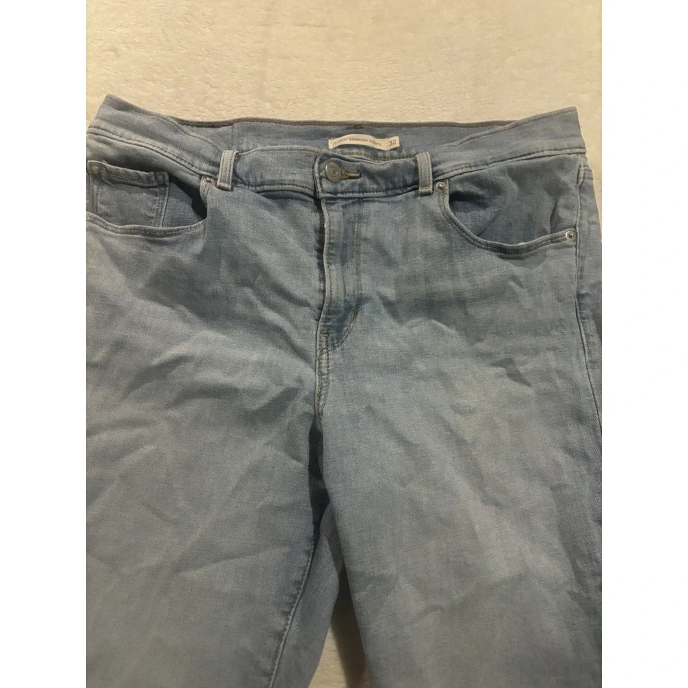 Levi's Women's W32 Medium Wash Blue Cotton Blend‎ Denim Classic Bermuda Shorts